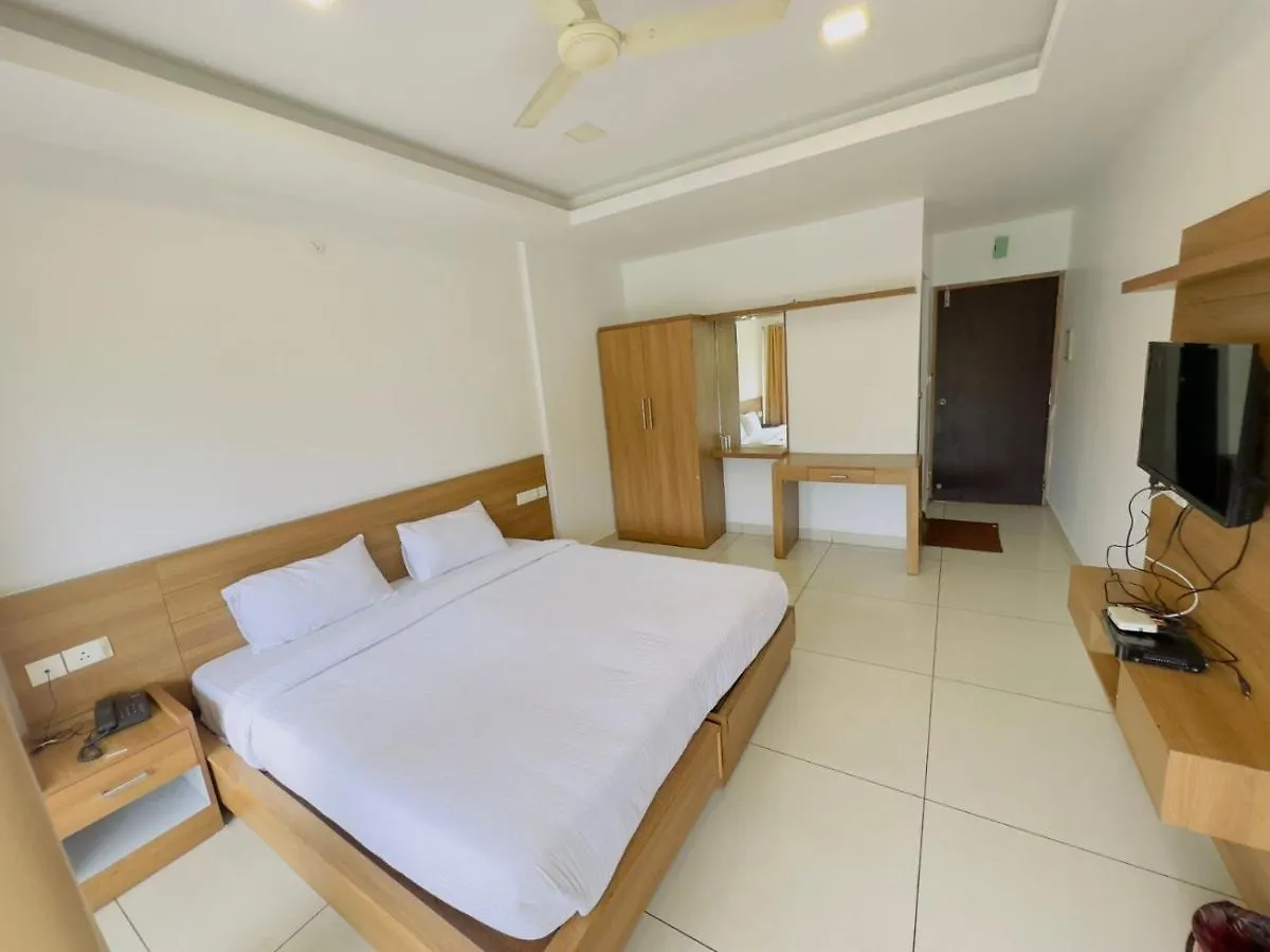 Hotel Let'S Stay Elur